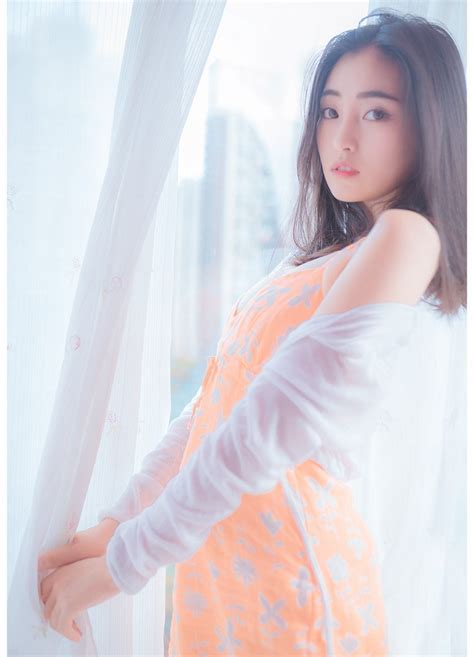 京多安社媒晒与加拉塔萨雷签约照片，税后年薪450万欧